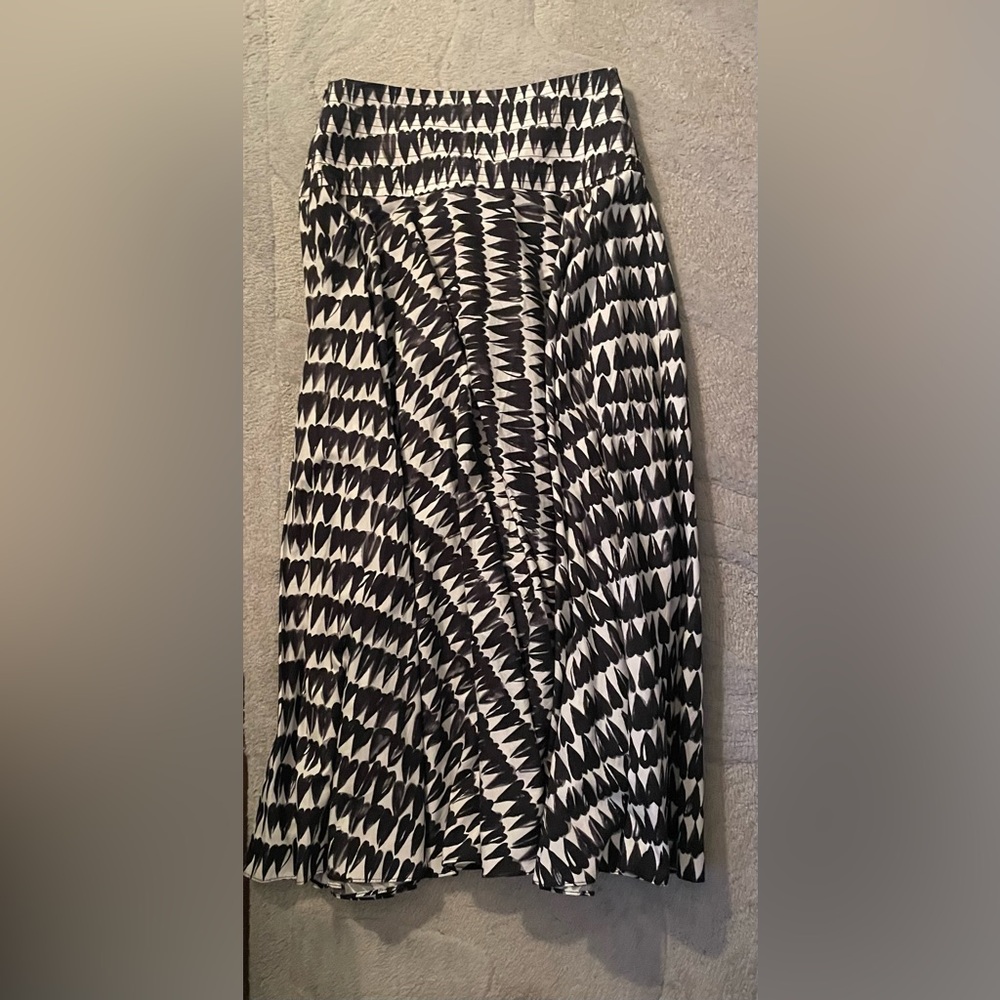 Zara Black/White print skirt